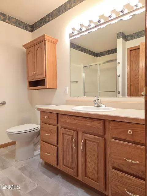 Bath - 822 Interstate Ave W, Bismarck, ND 58503 photo 3 of 5