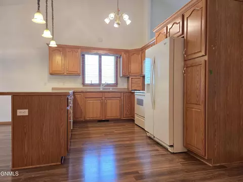 Kitchen - 822 Interstate Ave W, Bismarck, ND 58503 photo 5 of 6