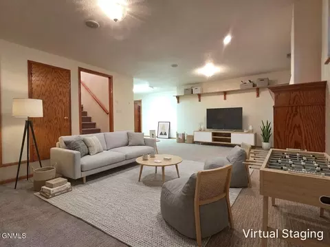 Living - 822 Interstate Ave W, Bismarck, ND 58503 photo 8 of 8