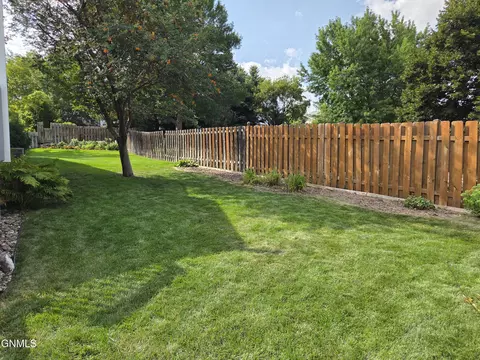 Exterior - 822 Interstate Ave W, Bismarck, ND 58503 photo 6 of 11