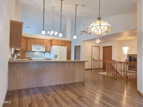 Kitchen - 822 Interstate Ave W, Bismarck, ND 58503 photo 6 of 6