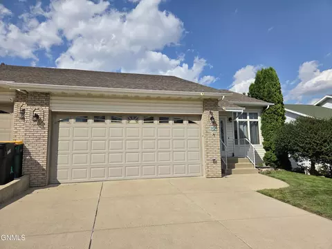 Exterior - 822 Interstate Ave W, Bismarck, ND 58503 photo 3 of 11