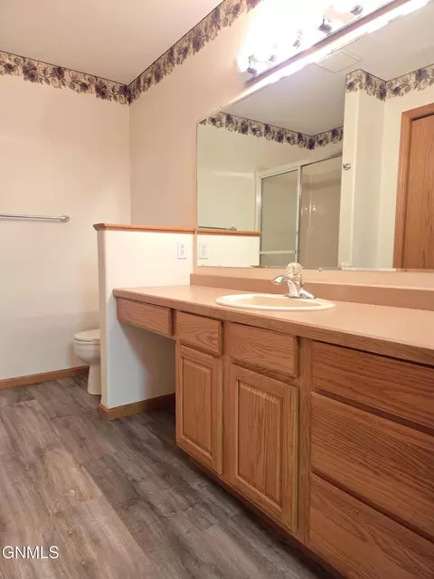 Bath - 822 Interstate Ave W, Bismarck, ND 58503 photo 5 of 5