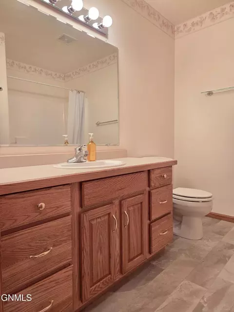 Bath - 822 Interstate Ave W, Bismarck, ND 58503 photo 2 of 5