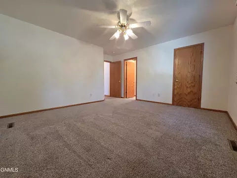 Bedroom - 822 Interstate Ave W, Bismarck, ND 58503 photo 4 of 8