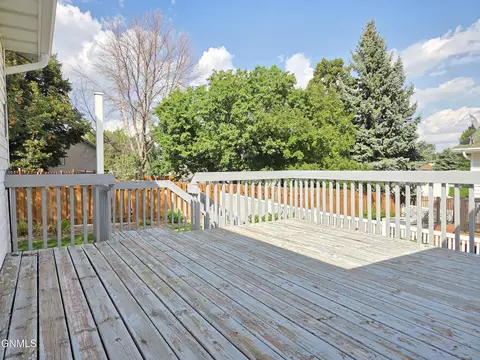 Exterior - 822 Interstate Ave W, Bismarck, ND 58503 photo 9 of 11