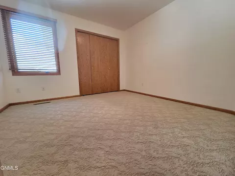 Bedroom - 822 Interstate Ave W, Bismarck, ND 58503 photo 2 of 8
