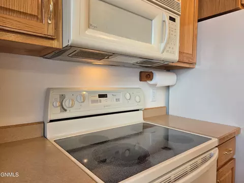 Kitchen - 822 Interstate Ave W, Bismarck, ND 58503 photo 3 of 6