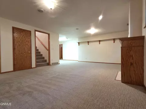 Living - 822 Interstate Ave W, Bismarck, ND 58503 photo 7 of 8