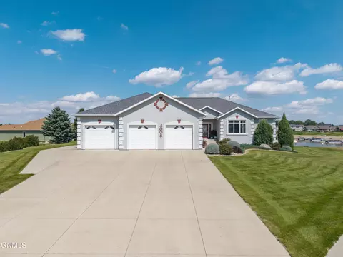 Exterior - 4008 Beachfront Pl SE, Mandan, ND 58554 photo 15 of 18