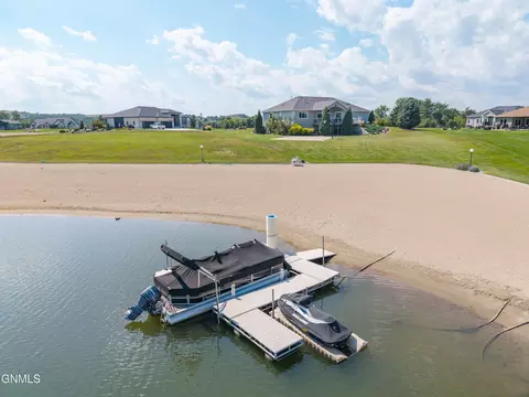 View/Area - 4008 Beachfront Pl SE, Mandan, ND 58554 photo 4 of 13