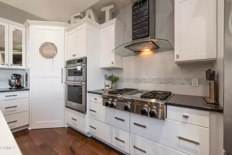 Kitchen - 4008 Beachfront Pl SE, Mandan, ND 58554 photo 4 of 4