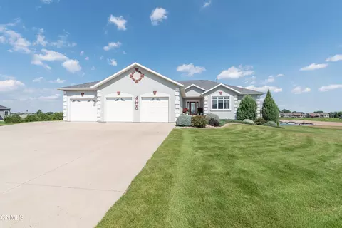 Exterior - 4008 Beachfront Pl SE, Mandan, ND 58554 photo 17 of 18