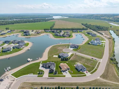 View/Area - 4008 Beachfront Pl SE, Mandan, ND 58554 photo 5 of 13