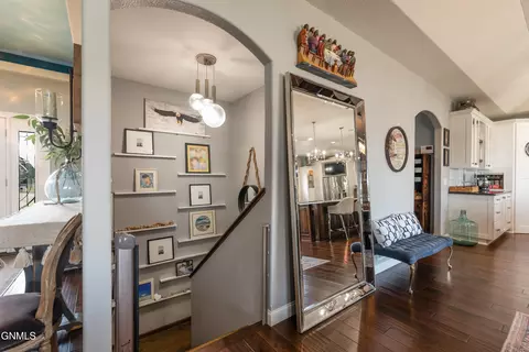 Entry Way - 4008 Beachfront Pl SE, Mandan, ND 58554 photo 6 of 7