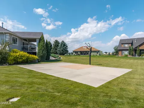 Exterior - 4008 Beachfront Pl SE, Mandan, ND 58554 photo 10 of 18