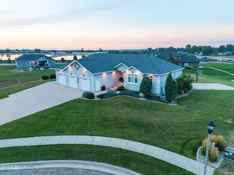 View/Area - 4008 Beachfront Pl SE, Mandan, ND 58554 photo 11 of 13