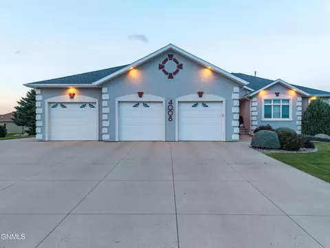 Exterior - 4008 Beachfront Pl SE, Mandan, ND 58554 photo 13 of 18