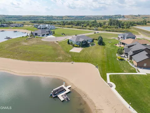 View/Area - 4008 Beachfront Pl SE, Mandan, ND 58554 photo 3 of 13