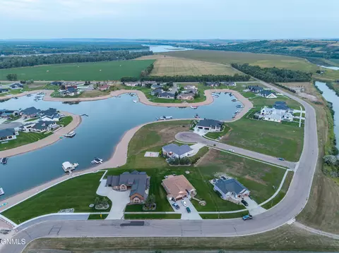 View/Area - 4008 Beachfront Pl SE, Mandan, ND 58554 photo 9 of 13