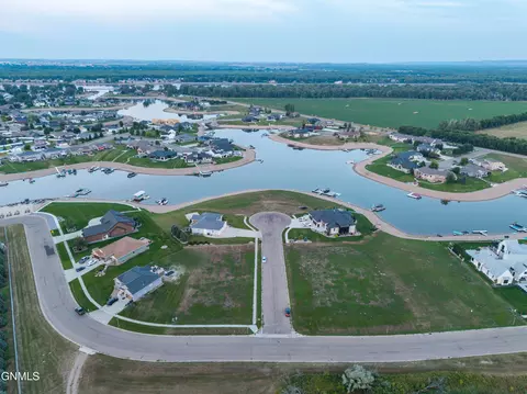 View/Area - 4008 Beachfront Pl SE, Mandan, ND 58554 photo 10 of 13