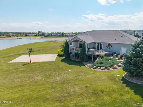 Exterior - 4008 Beachfront Pl SE, Mandan, ND 58554 photo 12 of 18