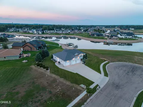 View/Area - 4008 Beachfront Pl SE, Mandan, ND 58554 photo 6 of 13