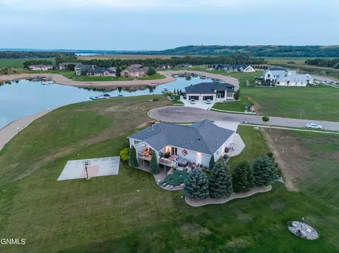 View/Area - 4008 Beachfront Pl SE, Mandan, ND 58554 photo 8 of 13