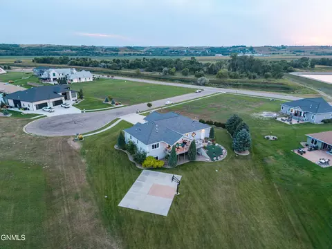 View/Area - 4008 Beachfront Pl SE, Mandan, ND 58554 photo 7 of 13