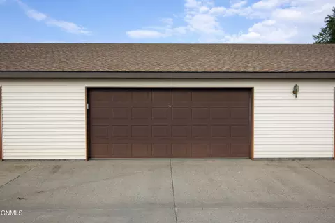Exterior - 539 Brandon Pl, Bismarck, ND 58503 photo 3 of 5