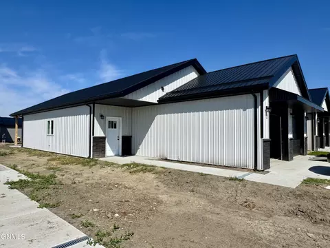 3508 Calgary Pt, Bismarck, ND 58503