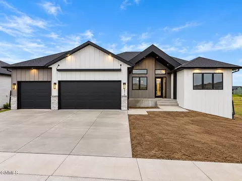 2314 Ketchum Ave, Bismarck, ND 58503