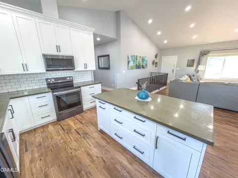 Kitchen - 5487 Matthew Ave, Williston, ND 58801 photo 6 of 6