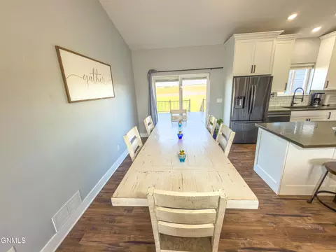 Dining - 5487 Matthew Ave, Williston, ND 58801 photo 1 of 2