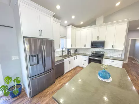 Kitchen - 5487 Matthew Ave, Williston, ND 58801 photo 5 of 6