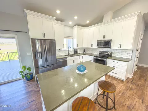 Kitchen - 5487 Matthew Ave, Williston, ND 58801 photo 1 of 6