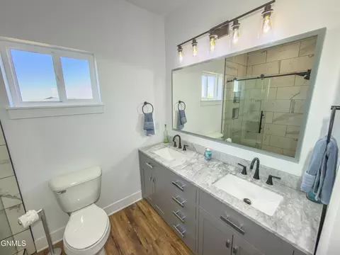 Bath - 5487 Matthew Ave, Williston, ND 58801 photo 5 of 6