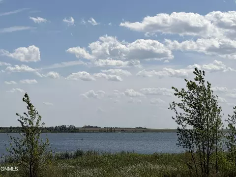100 Round Lake Rd, Pettibone, ND 58475