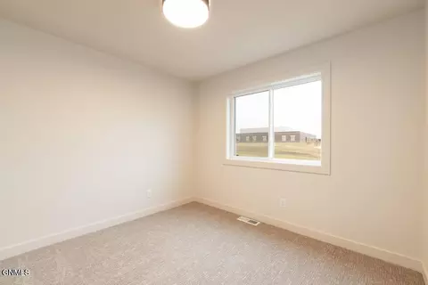Bedroom - 4021 Amari Loop NW, Mandan, ND 58554 photo 3 of 5