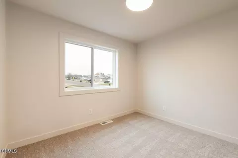 Bedroom - 4021 Amari Loop NW, Mandan, ND 58554 photo 4 of 5