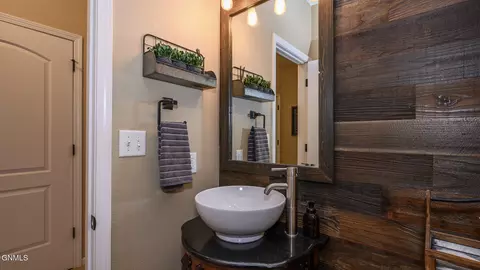 Bath - 4607 Granite Dr, Bismarck, ND 58503 photo 3 of 5