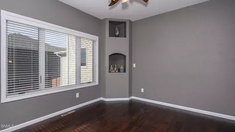 Living - 4607 Granite Dr, Bismarck, ND 58503 photo 3 of 4