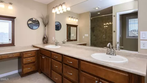 Bath - 4607 Granite Dr, Bismarck, ND 58503 photo 1 of 5