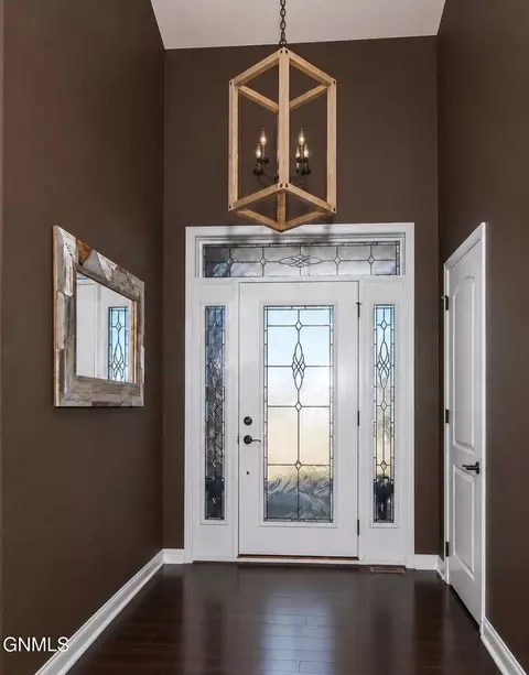 Entry Way - 4607 Granite Dr, Bismarck, ND 58503 photo 2 of 4