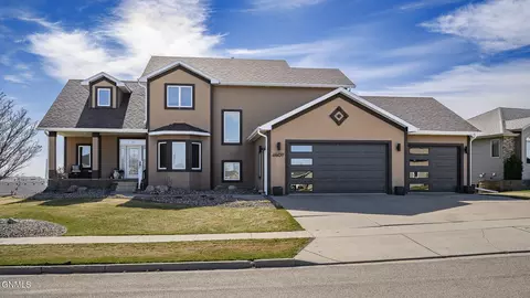 Exterior - 4607 Granite Dr, Bismarck, ND 58503 photo 2 of 6