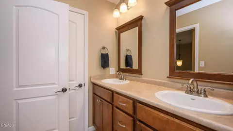 Bath - 4607 Granite Dr, Bismarck, ND 58503 photo 5 of 5