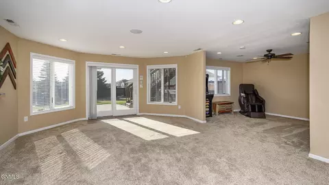 Living - 4607 Granite Dr, Bismarck, ND 58503 photo 4 of 4