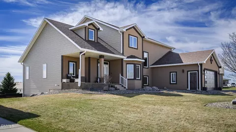 Exterior - 4607 Granite Dr, Bismarck, ND 58503 photo 4 of 6