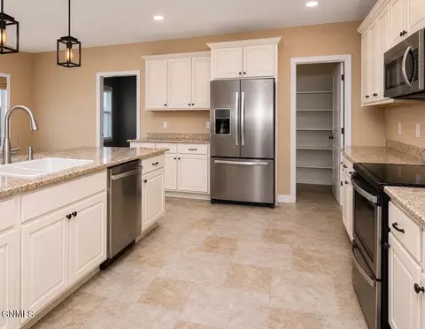 Kitchen - 4607 Granite Dr, Bismarck, ND 58503 photo 2 of 2