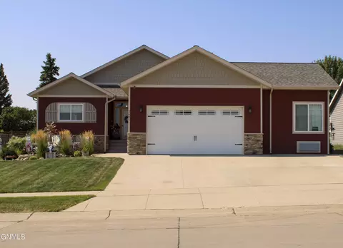 2601 2nd St NE, Watford City, ND 58854